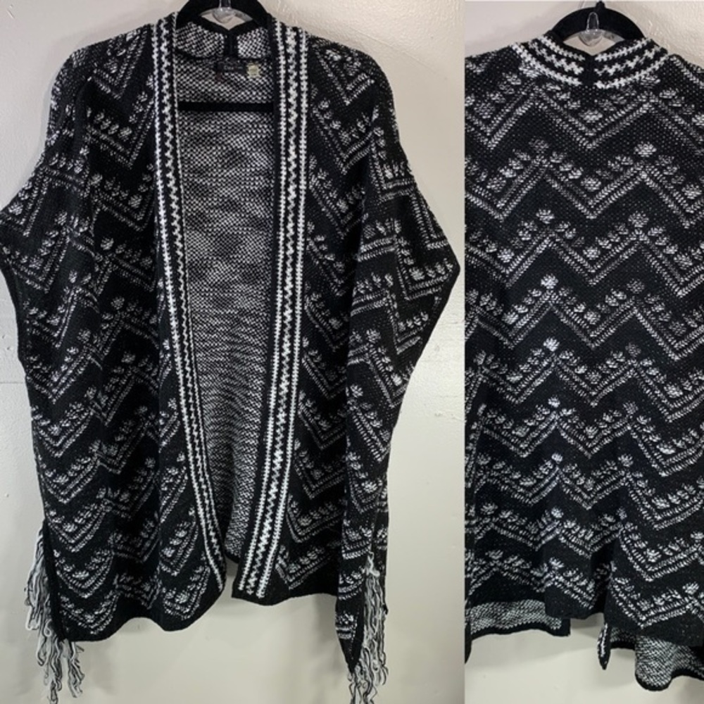 DEX Knit poncho sweater kimono jacket black white tribal zigzag fringe BoHo